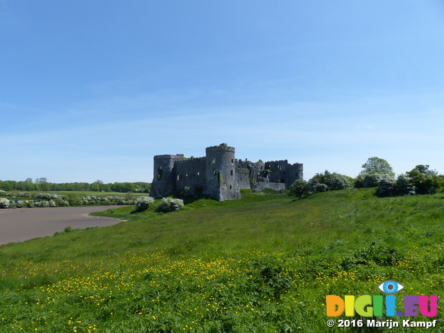 FZ029448 Carew castle